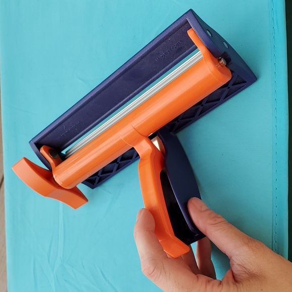 Fiskars paper crimper/pleater/accordion folder - Picture 1 of 3